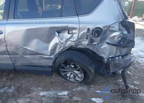 2018 Toyota Rav4 Hybrid Le z USA, uszkodzony, nr VIN JTMRJREV4JD198007